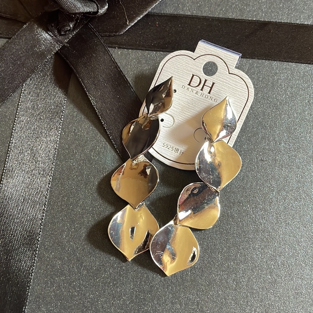 DH Geometric Tiered Silver (Mirrored) Earrings